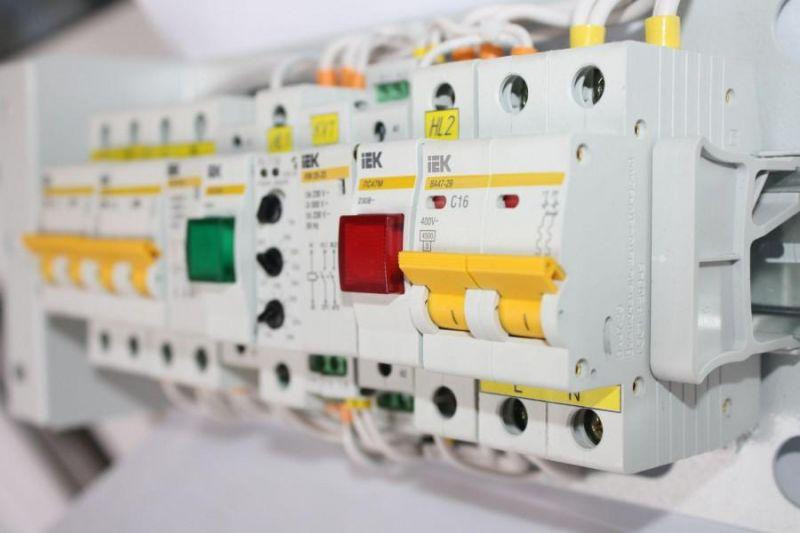 Автоматические модульные выключатели для защиты электропроводки в жилых зданиях